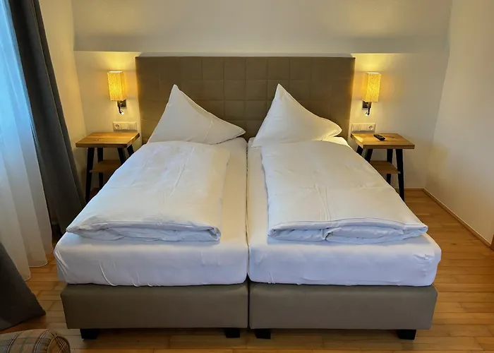 Alpen Glueck Schloessl Unterm Rain *