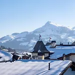 Alpen Glueck Schloessl Unterm Rain *